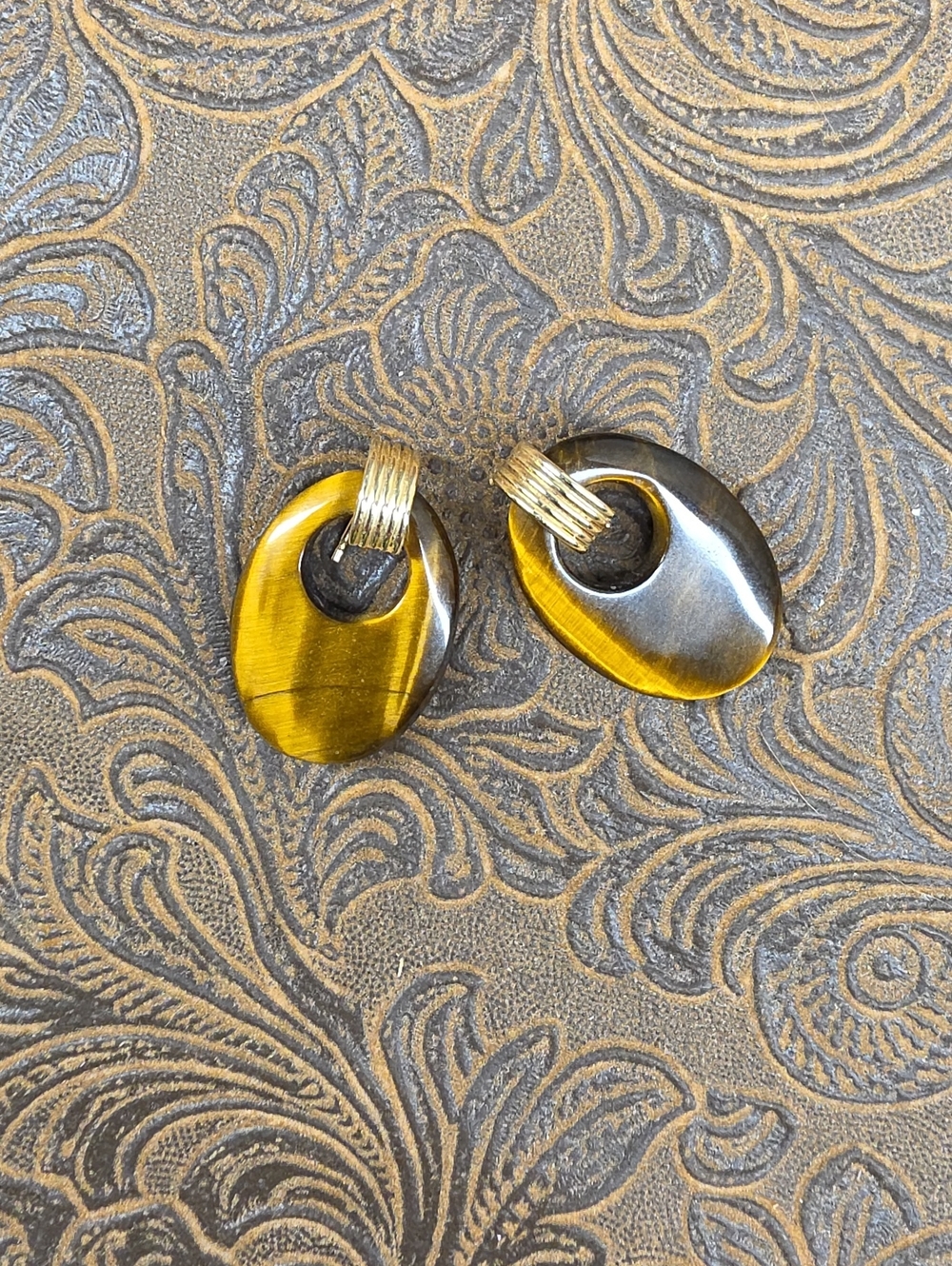 Vintage 14K Gold Tiger Eye Polished Oval Earrings